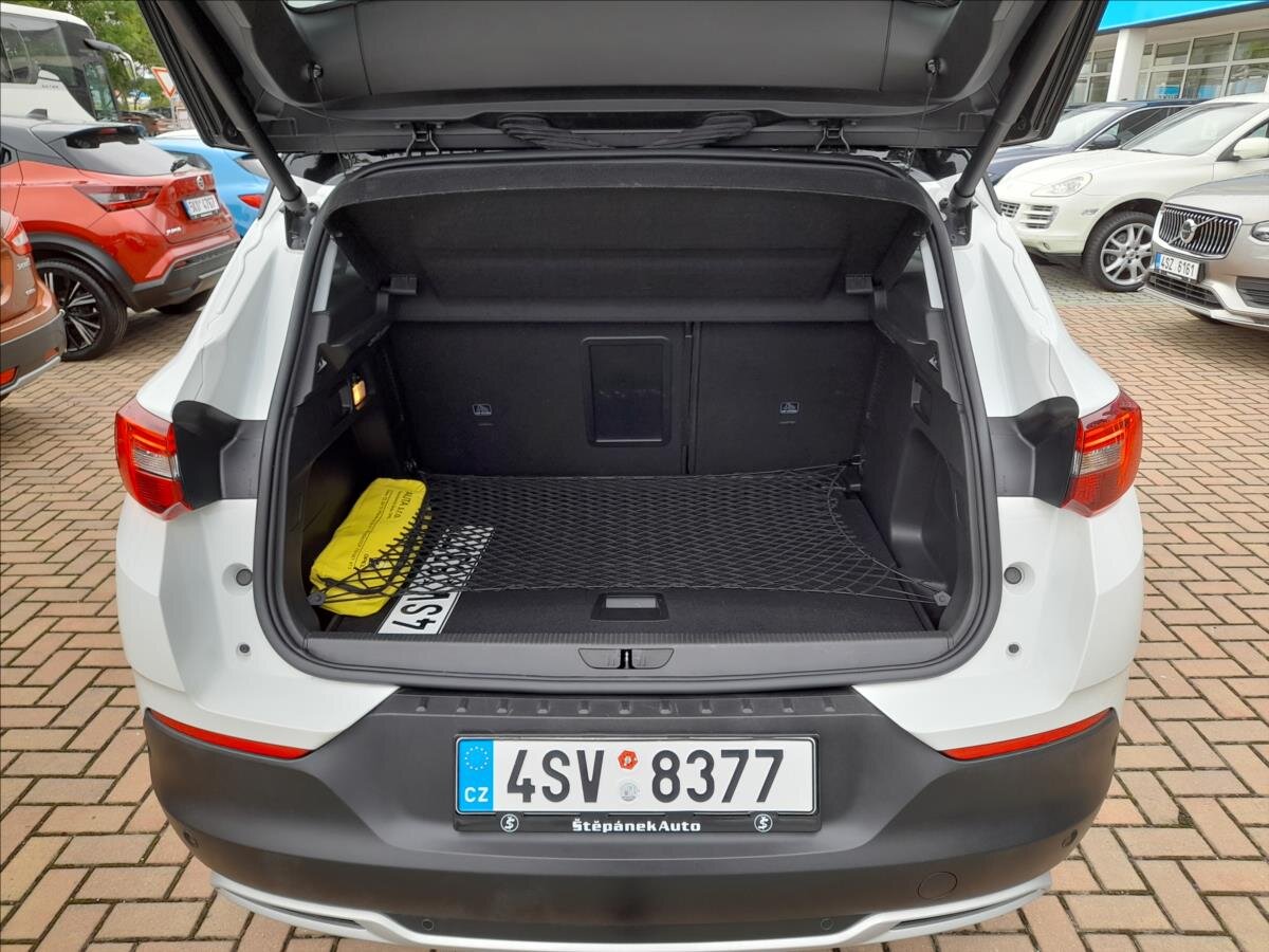 Opel Grandland X SUV 1,6 l 133 kw