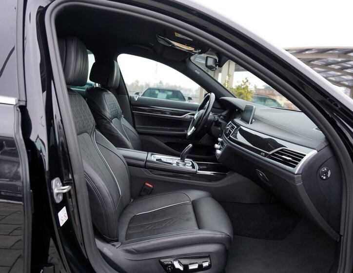 BMW Řada 7 Sedan 3,0 l 210 kw