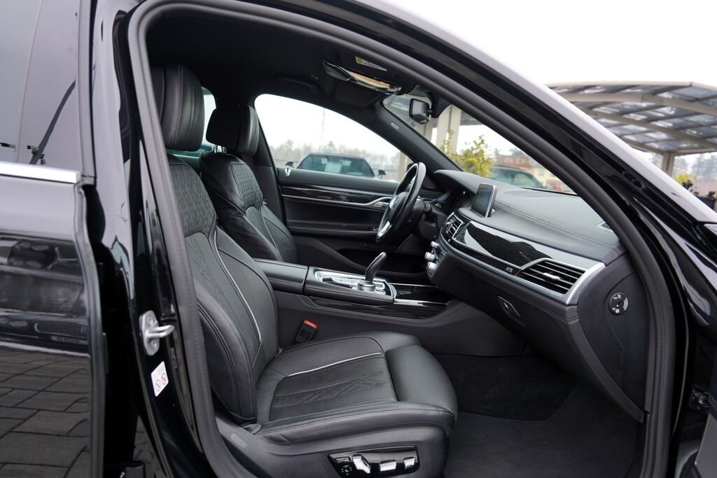 BMW Řada 7 Sedan 3,0 l 210 kw