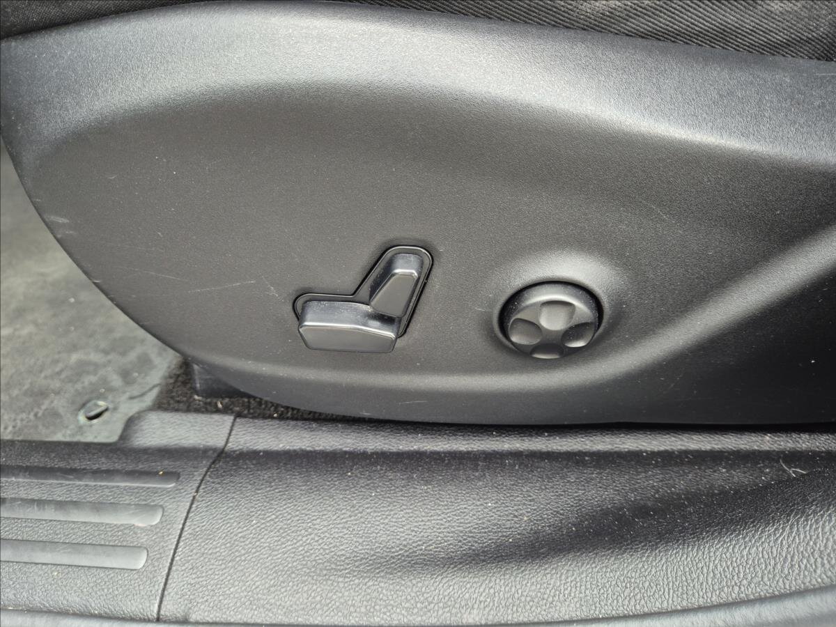 Jeep Cherokee SUV 2,2 l 147 kw