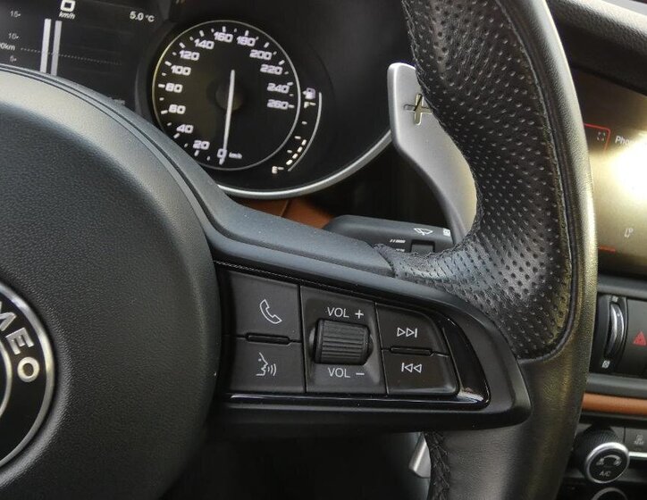 Alfa Romeo Giulia 12