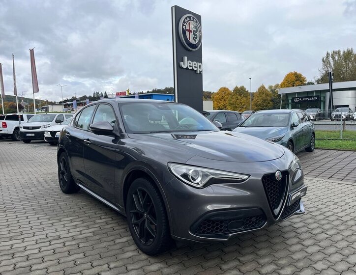 Alfa Romeo Stelvio 2
