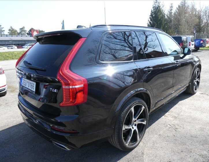 Volvo XC90 SUV / Terénní 2,0 l 228 kw