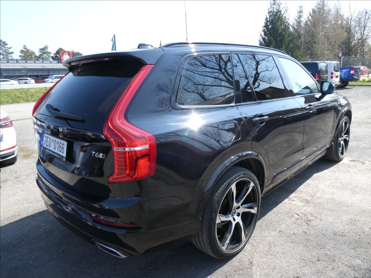 Volvo XC90 SUV / Terénní 2,0 l 228 kw