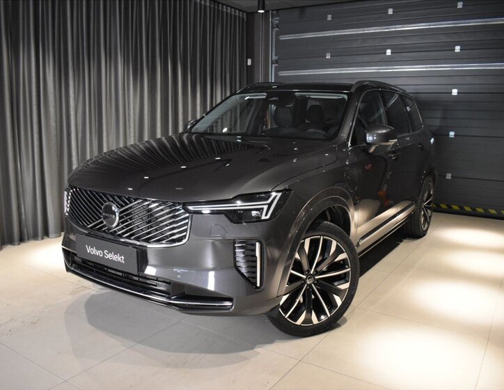 Volvo XC90 SUV / Terénní 2,0 l 228 kw