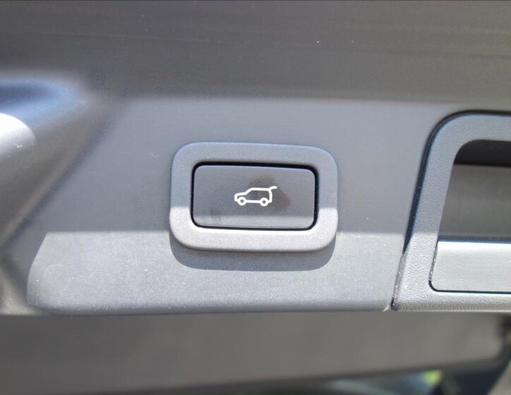 Land Rover Range Rover Velar SUV / Terénní 3,0 l 221 kw