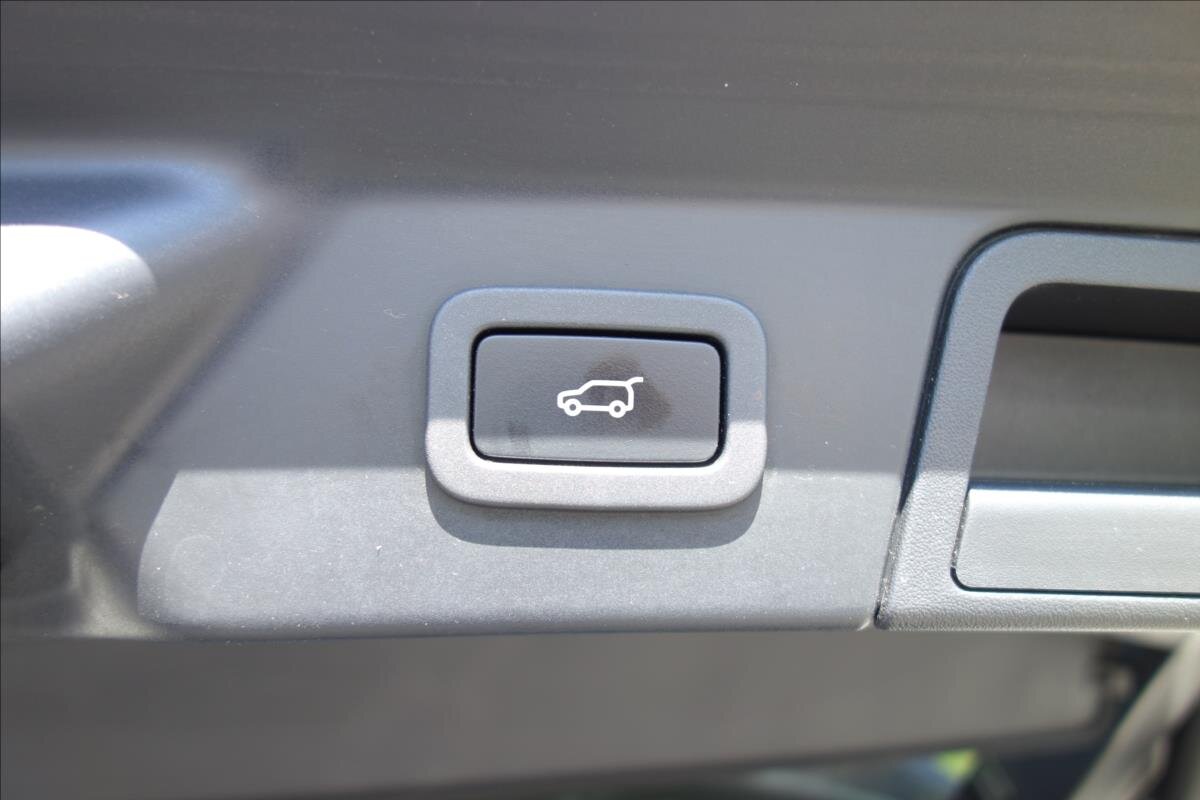 Land Rover Range Rover Velar SUV / Terénní 3,0 l 221 kw
