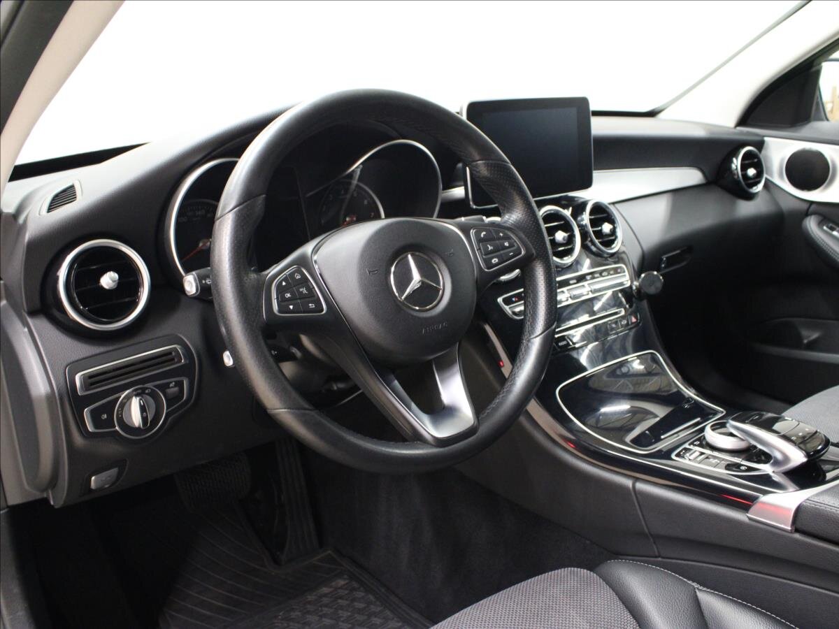 Mercedes-Benz Třídy C Kombi 2,0 l 135 kw