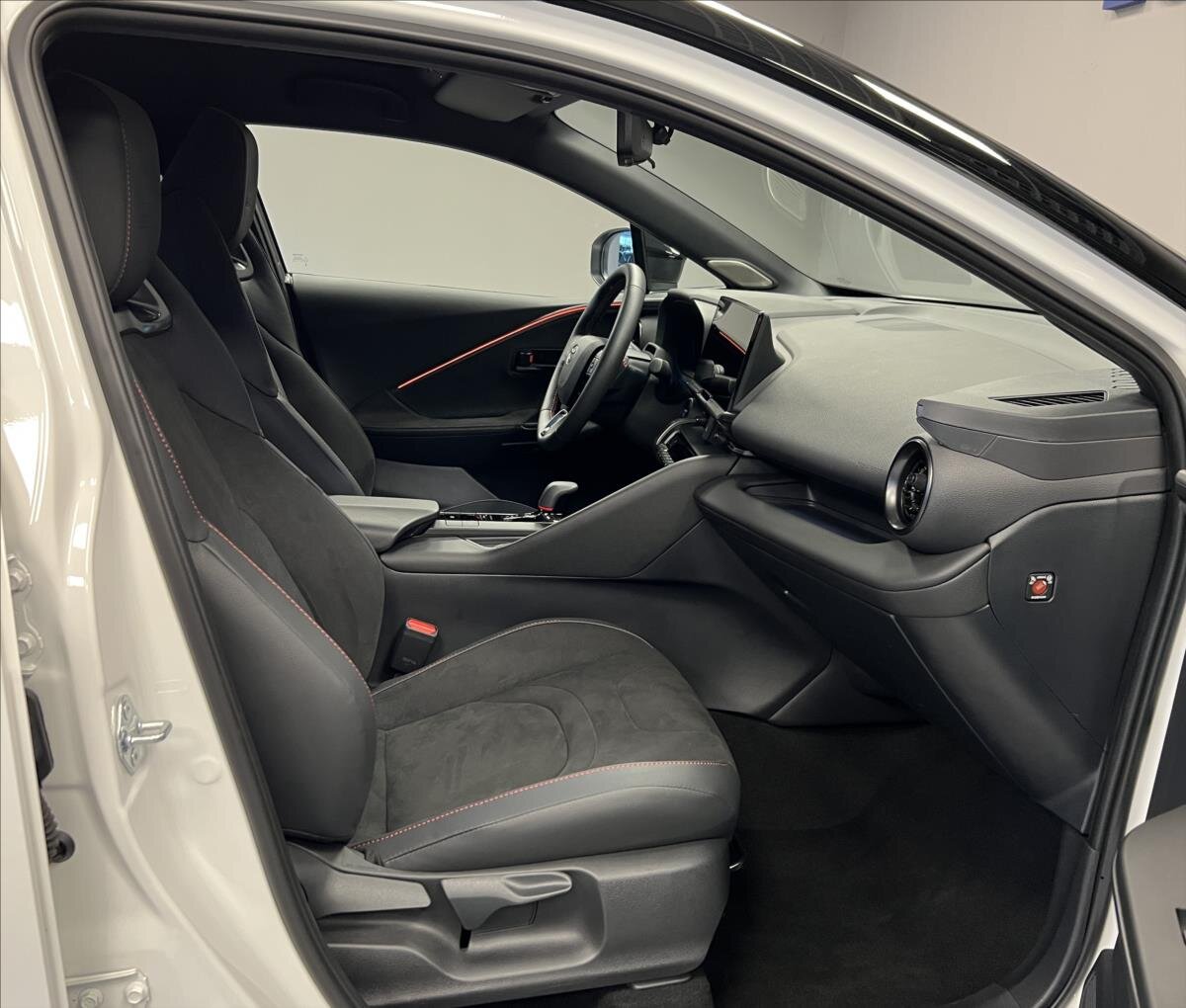 Toyota C-HR Hatchback 2,0 l 111 kw