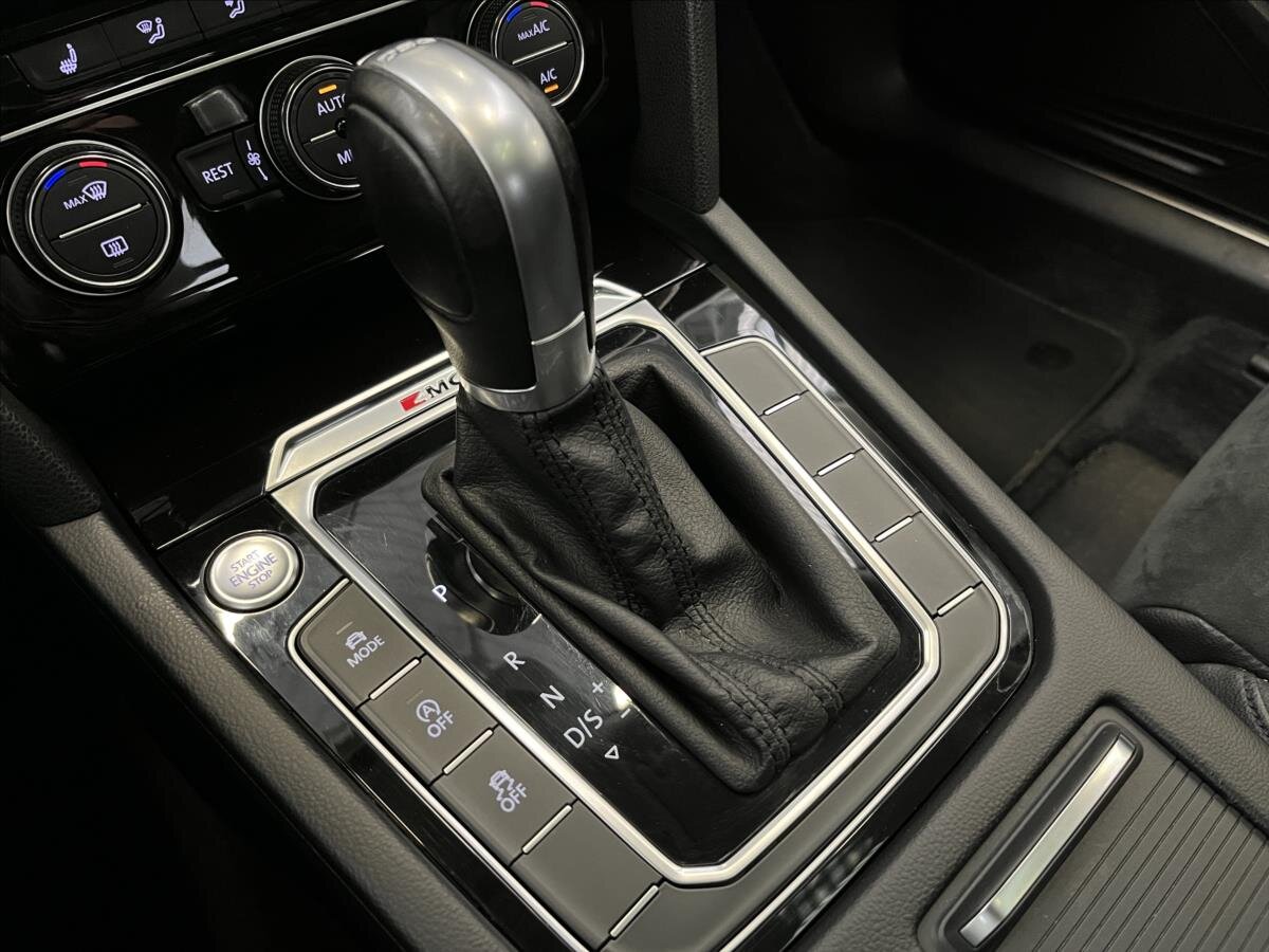 Volkswagen Passat Sedan 2,0 l 176 kw