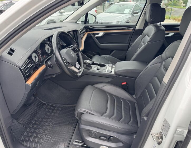 Volkswagen Touareg SUV / Terénní 3,0 l 170 kw