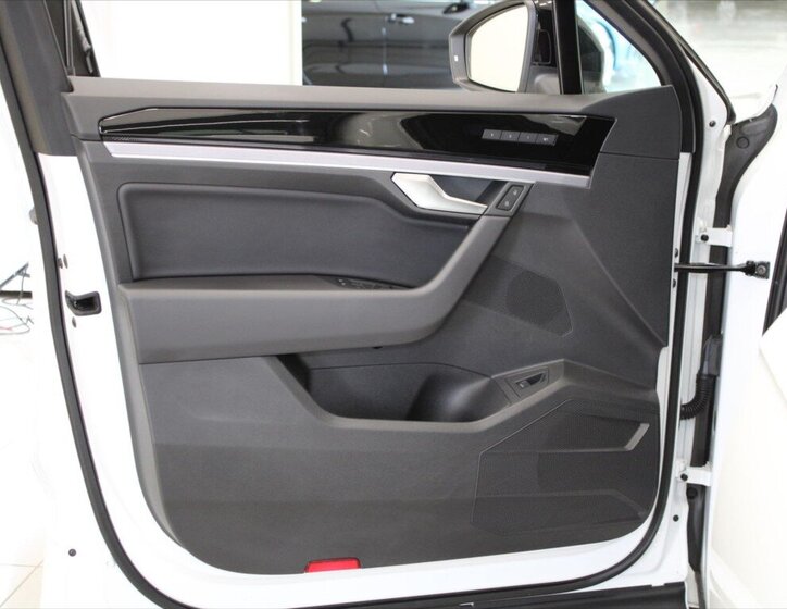 Volkswagen Touareg SUV / Terénní 3,0 l 210 kw