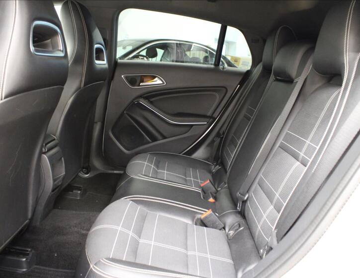 Mercedes-Benz CLA 13