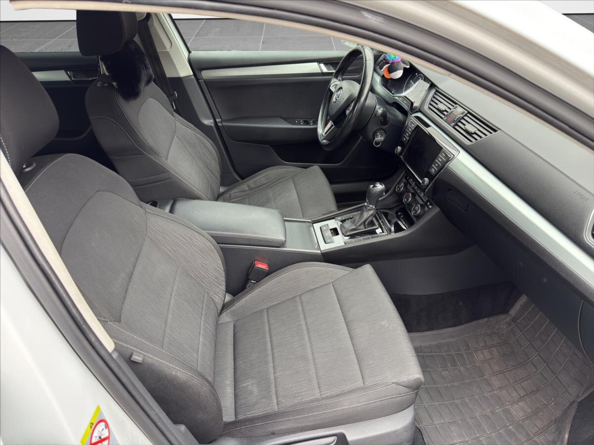 Škoda Superb Sedan / Limuzína 2,0 l 110 kw