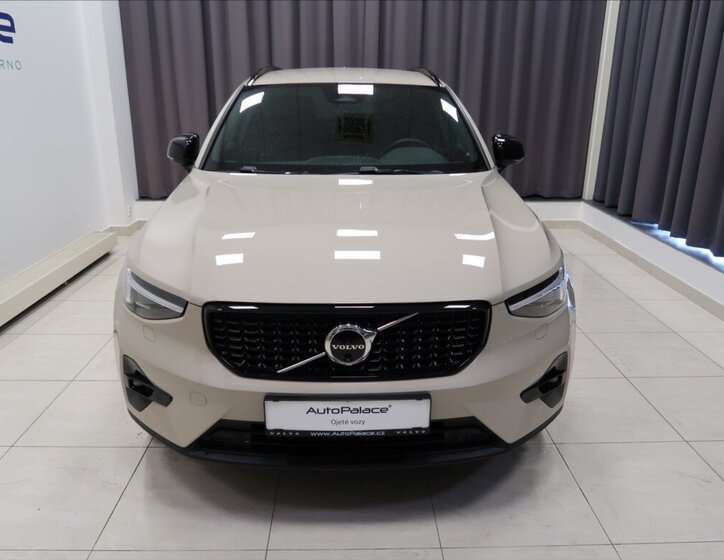Volvo XC40 SUV 2,0 l 120 kw