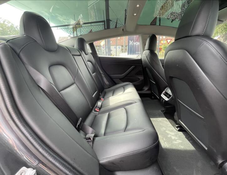 Tesla Model 3 32