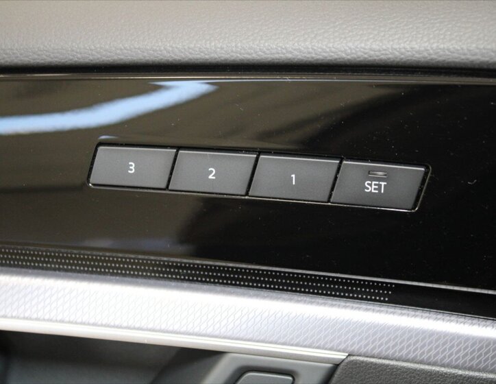 Volkswagen Touareg SUV / Terénní 3,0 l 210 kw