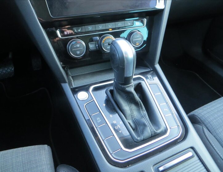 Volkswagen Passat Kombi 1,5 l 110 kw