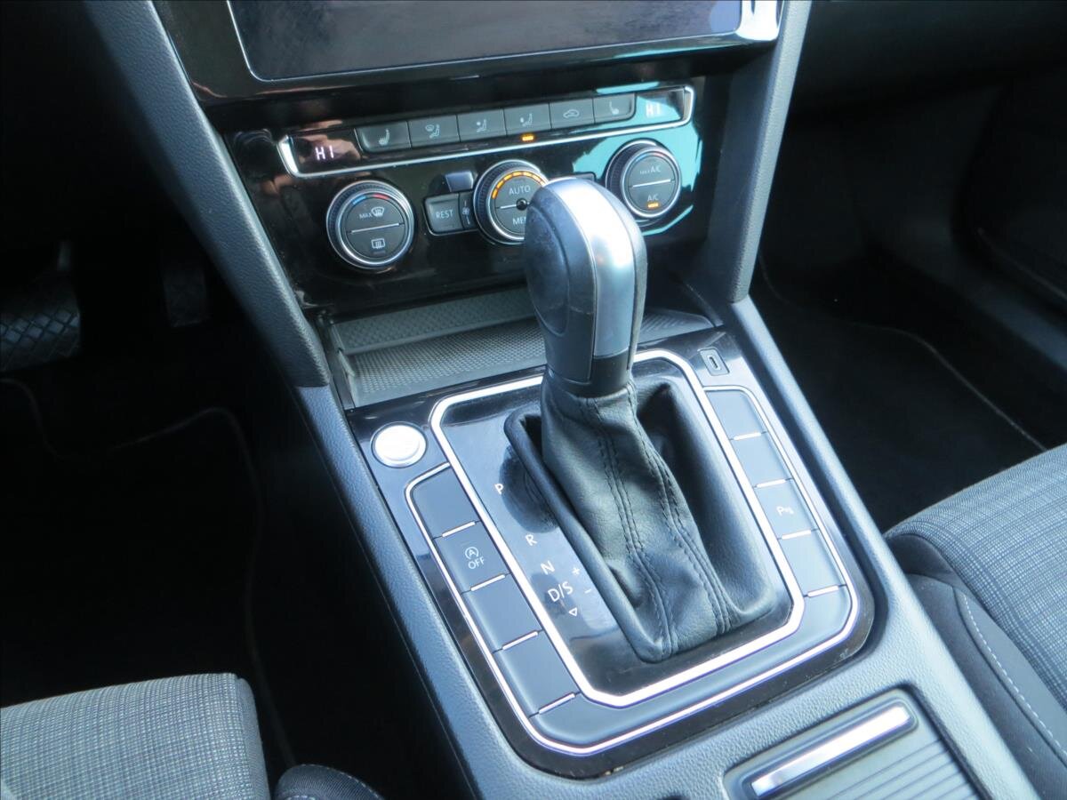 Volkswagen Passat Kombi 1,5 l 110 kw