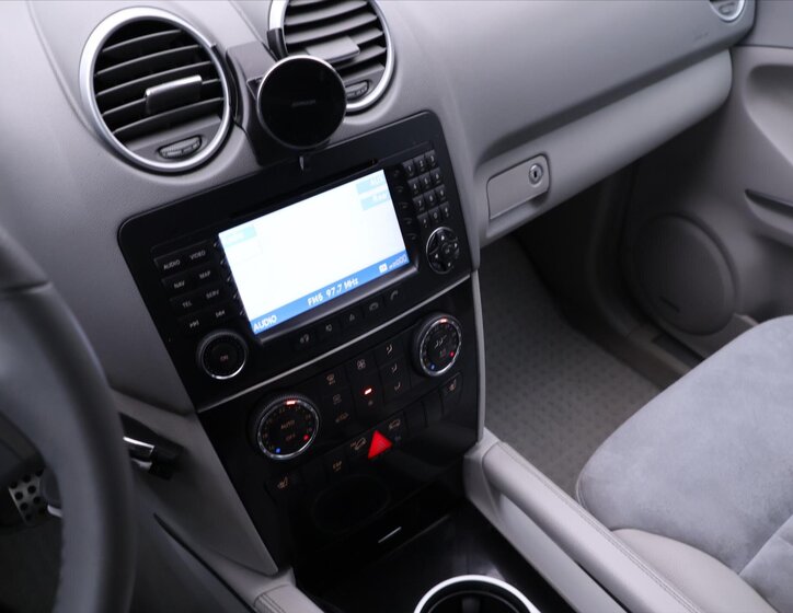 Mercedes-Benz Třídy M SUV 3,2 l 165 kw