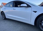 Tesla Model 3 Sedan / Limuzína 0,0 208 kw