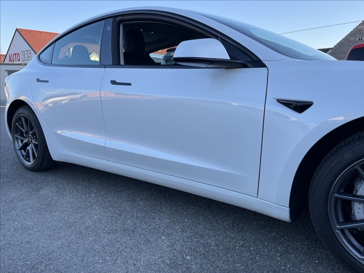 Tesla Model 3 Sedan / Limuzína 0,0 208 kw