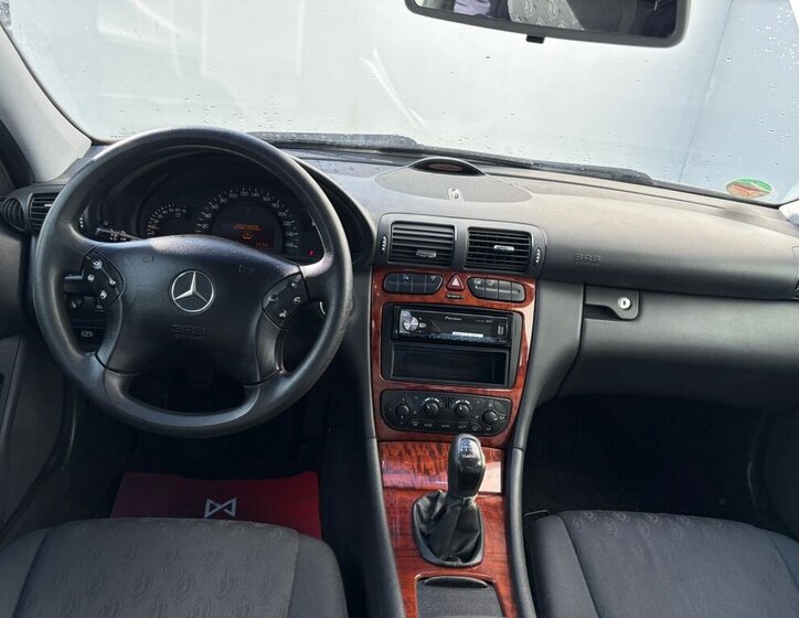 Mercedes-Benz Třídy C Sedan 1,8 l 105 kw