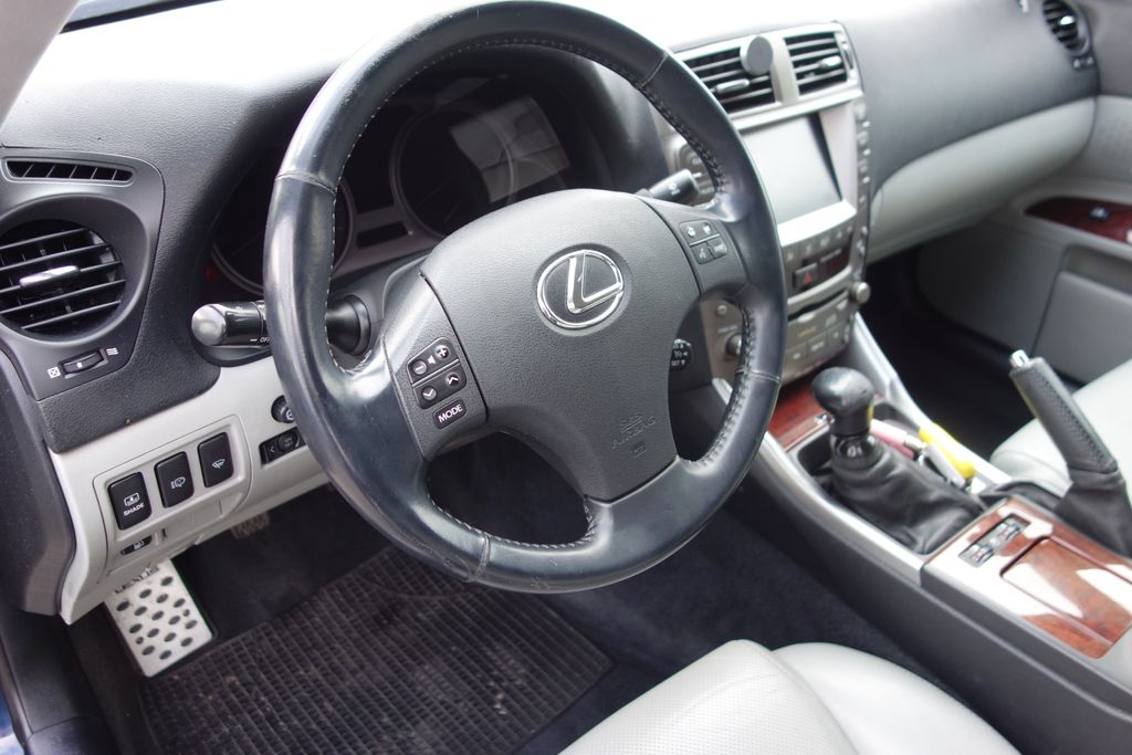 Lexus IS 220
