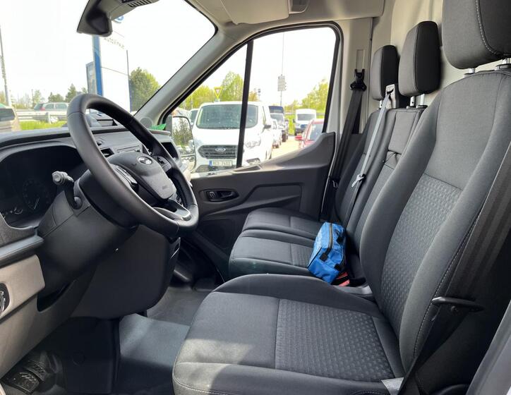 Ford Transit 9