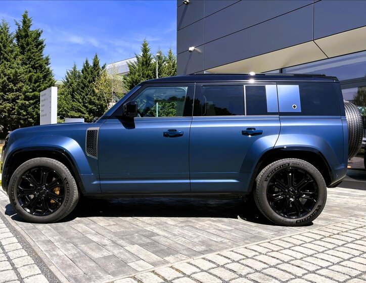 Land Rover Defender SUV / Terénní 4,4 l 467 kw