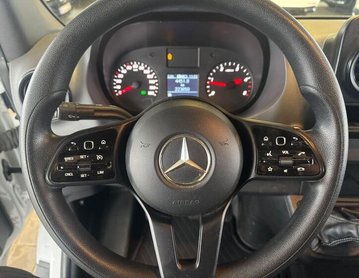 Mercedes-Benz Sprinter 11