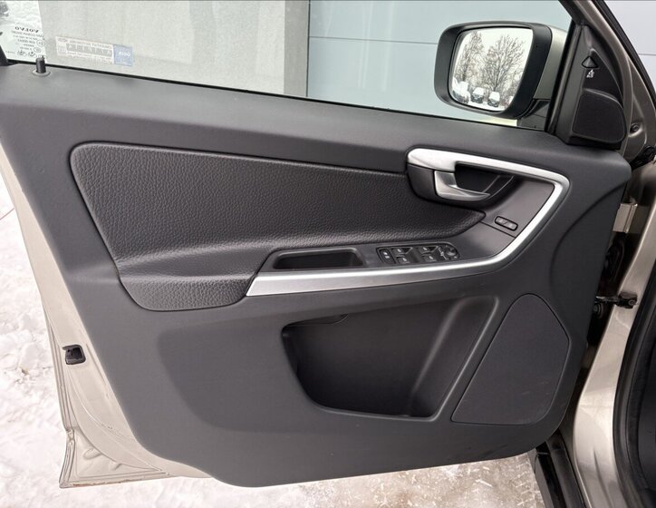 Volvo XC60 SUV 2,4 l 120 kw