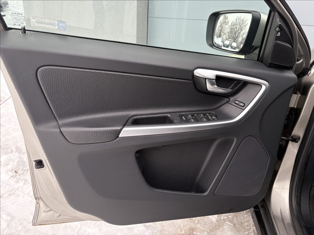 Volvo XC60 SUV 2,4 l 120 kw