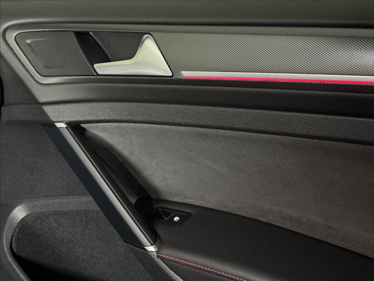 Volkswagen Golf Hatchback 2,0 l 213 kw