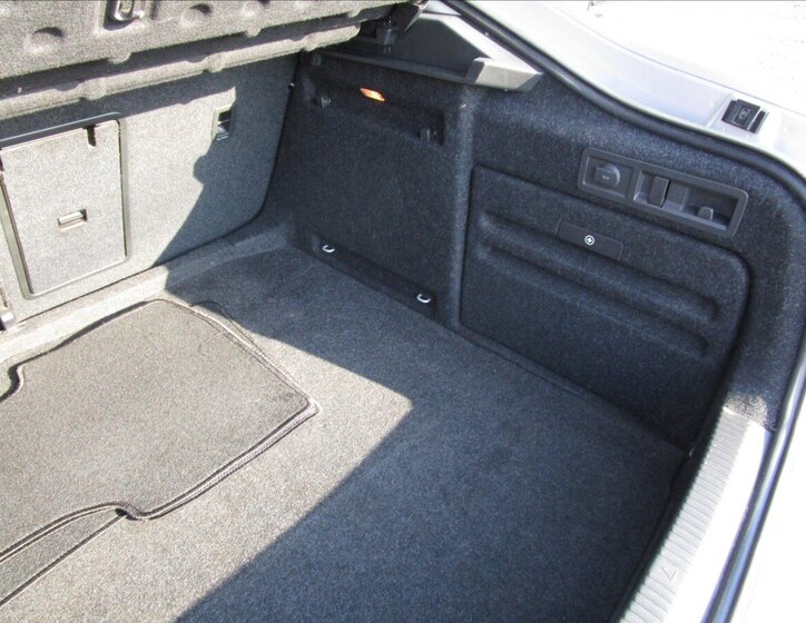 Škoda Superb Sedan / Limuzína 2,0 l 110 kw