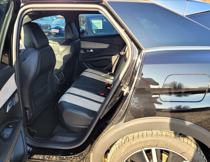 Peugeot 3008 SUV 1,6 l 133 kw