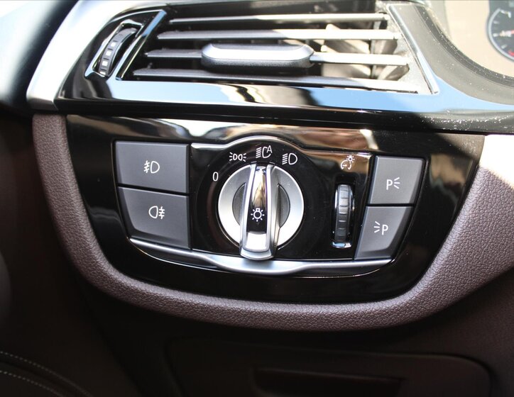 BMW Řada 5 Sedan 3,0 l 250 kw