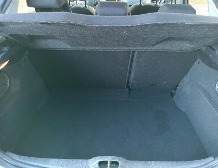 Peugeot 208 Hatchback 1,2 l 60 kw