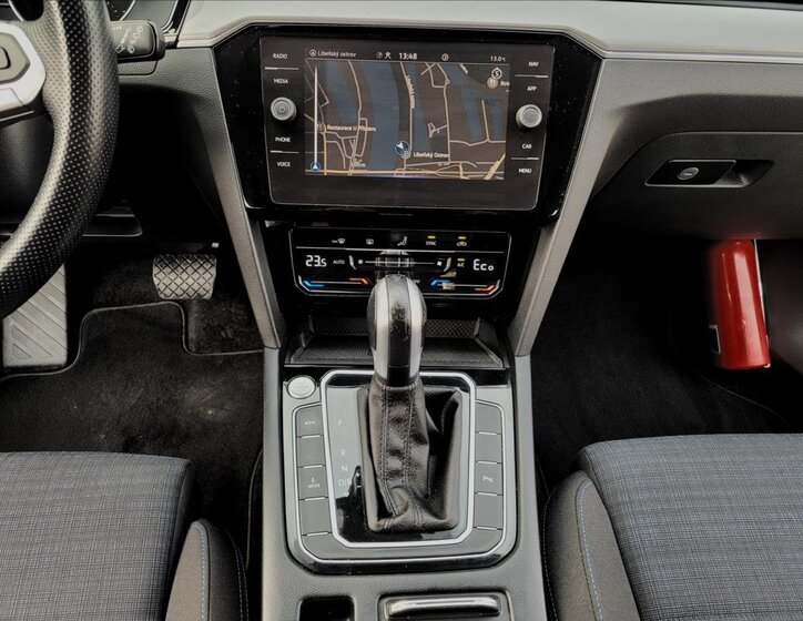 Volkswagen Passat Kombi 1,4 l 160 kw