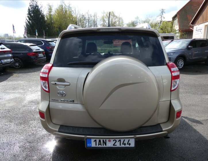 Toyota RAV4 SUV / Terénní 2,2 l 110 kw