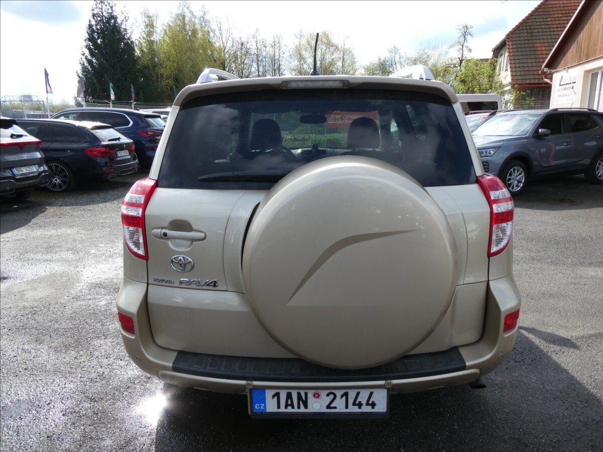 Toyota RAV4 SUV / Terénní 2,2 l 110 kw