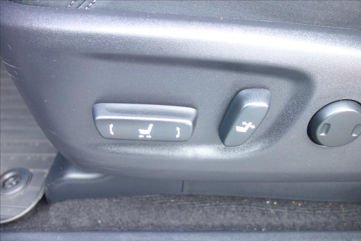 Toyota Land Cruiser SUV / Terénní 2,8 l 130 kw