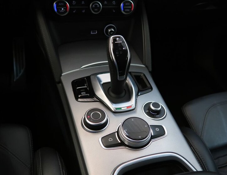 Alfa Romeo Stelvio 24