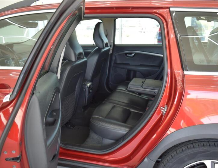 Volvo XC70 11