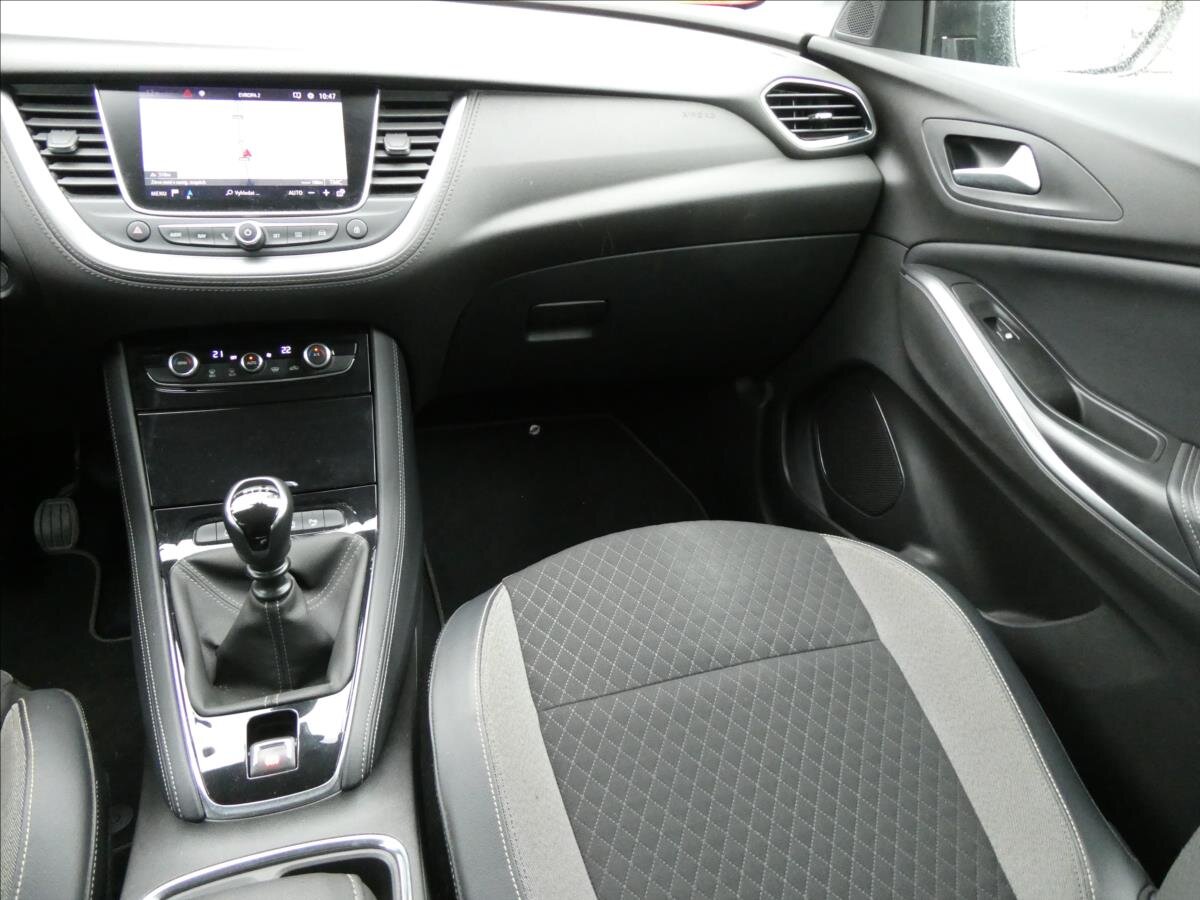 Opel Grandland X SUV / Terénní 1,2 l 96 kw