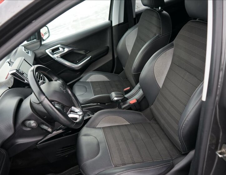 Peugeot 2008 SUV 1,2 l 81 kw