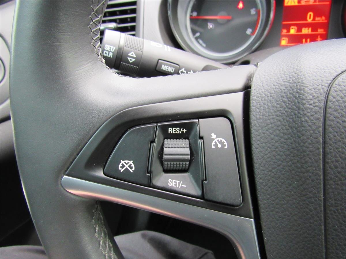 Opel Insignia Sedan / Limuzína 2,0 l 118 kw