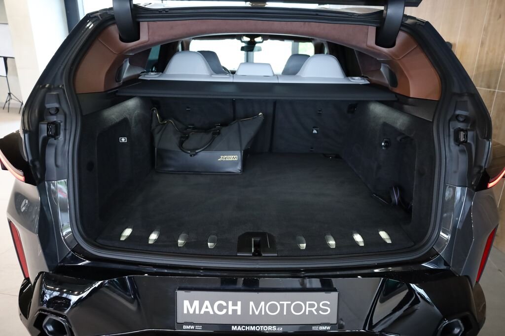 BMW XM SUV / Terénní 4,4 l 480 kw