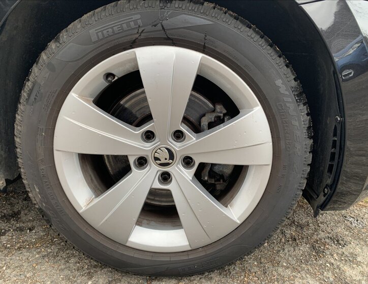 Škoda Superb Sedan / Limuzína 1,5 l 110 kw