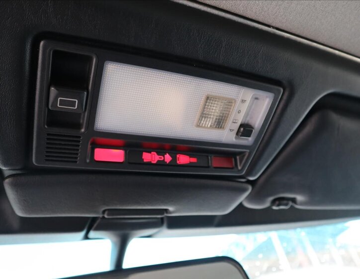 Mercedes-Benz 200 11